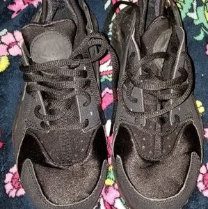Black Nike Huarache Size 5.5